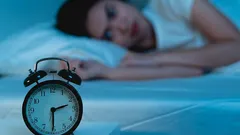 Warum wache ich immer zwischen 3 und 4 Uhr morgens auf? Hier sind die häufigsten Ursachen und was Sie dagegen tun können.